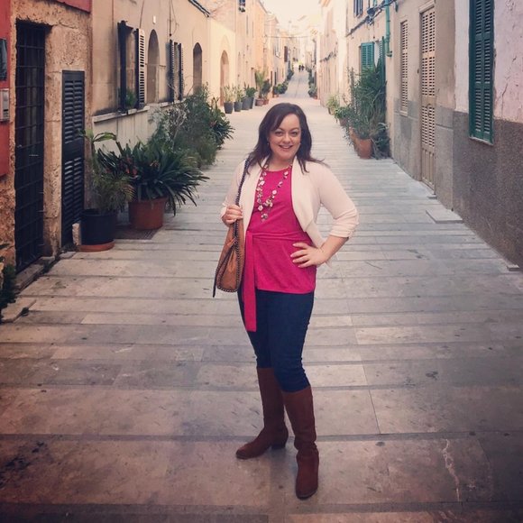 Meet your Posher, Julie - Picture 1 of 1